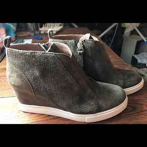 Olive green, Linea Paolo booties. Size 5.5.
